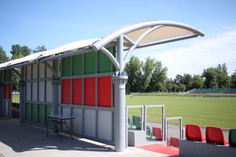 Tim Galaxy Weld Solution memasang kanopi membran dengan standar kualitas tinggi