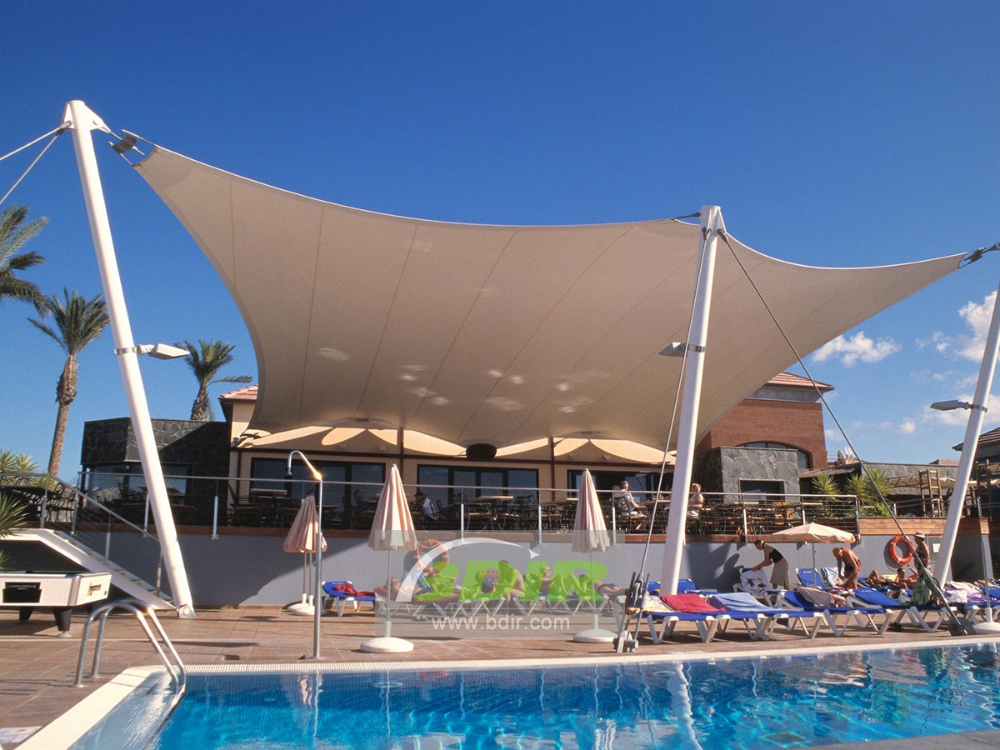 Kanopi membran mewah untuk peneduh kolam renang
